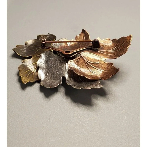 VTG Figural Maple Leaf Brooch Fall TriColor Metal 2.75 Inches - Picture 6 of 7